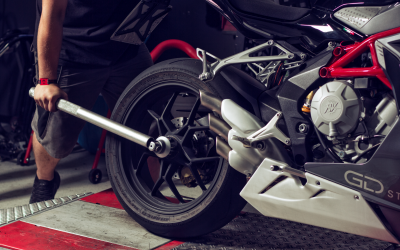 Saisonstart 2026: Die gro&szlig;e 60‑Minuten‑Checkliste f&uuml;r Motorrad und Bike