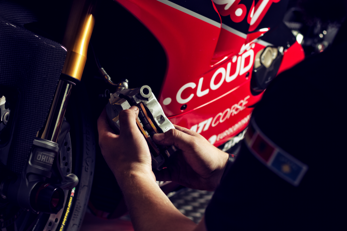 Erstinspektion vs. Jahresservice: Was braucht dein Motorrad und Bike wirklich?